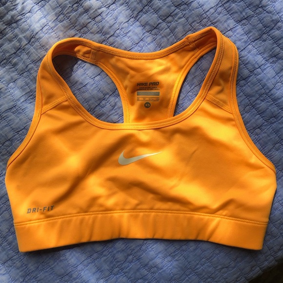 nike sports bra - Picture 1 of 4